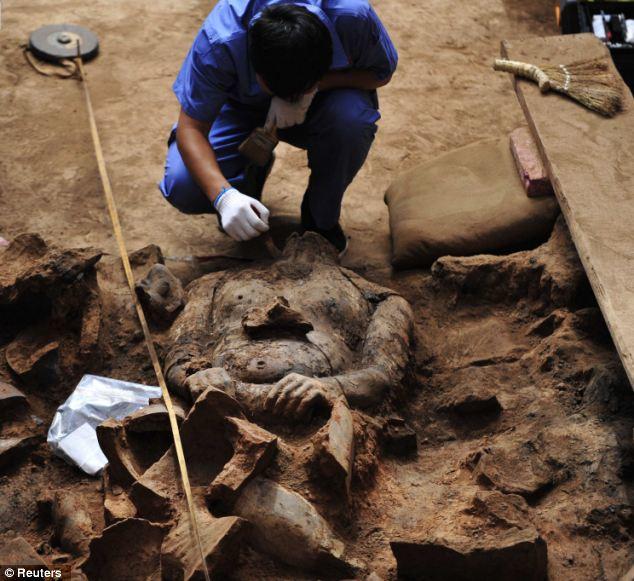 first emperor of china tomb excavation
