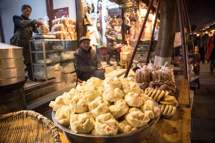 Langzhong's food is concentrated in Zhongtian House - kikbb